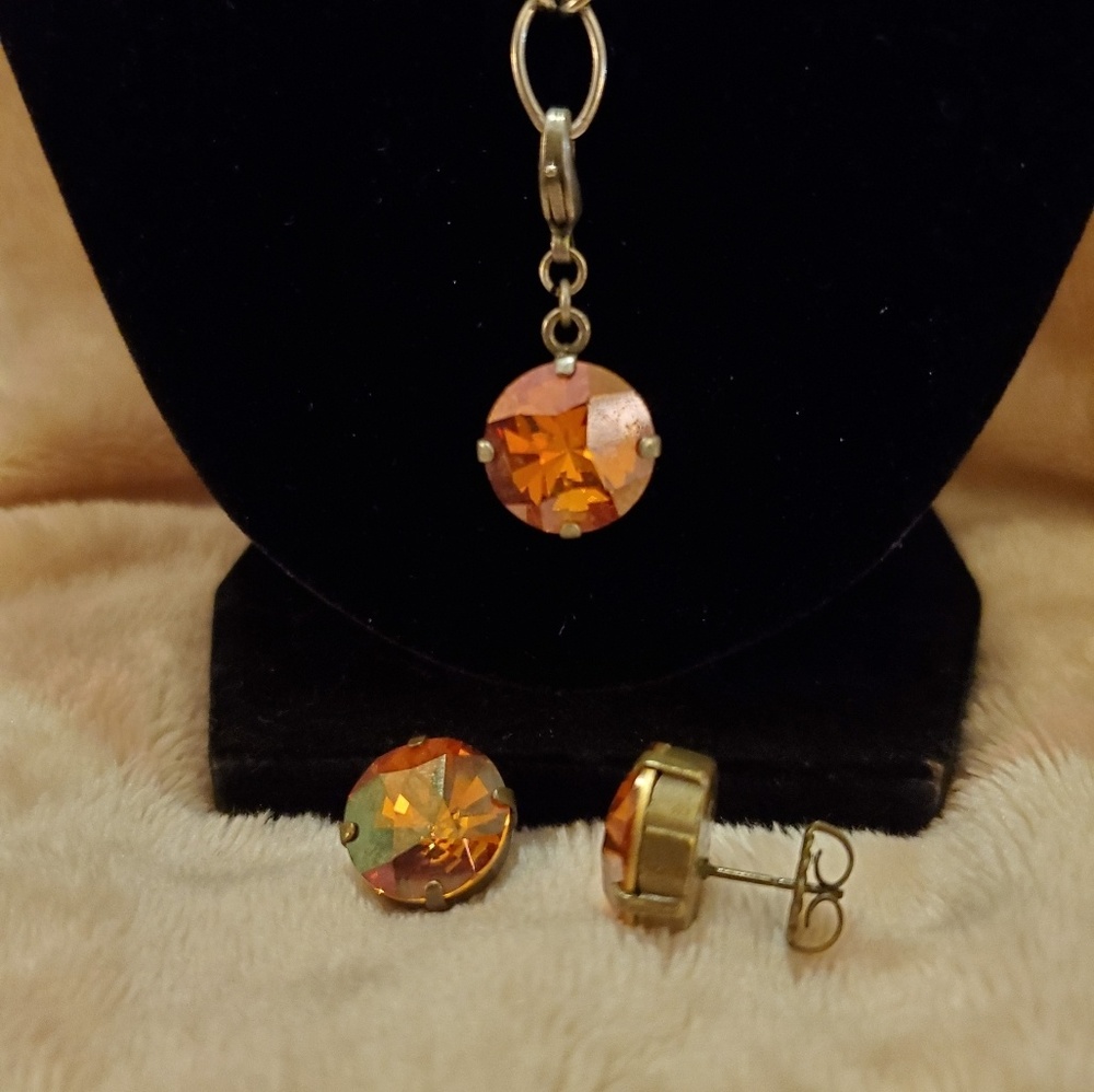 Sabika Canyon Vienna earrings and pendant